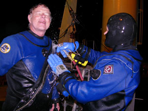 2:30 a.m.: After returning to the Gould, and the divers rinse off on the aft deck. (Photo by Kate Madin, WHOI)