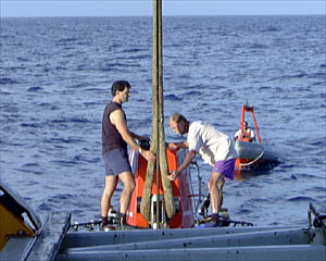 Bruce and Ken prepare to release Alvin from the A-frame.