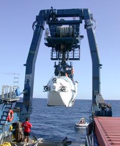  On a gorgeous Sunday morning on the equatorial Pacific Ocean, Alvin is launched.