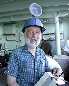 Al Bradley drives ABE by radio link when it is on the surface to aid in recovering it. The ABE group had some problems getting the radio system to work, so as a joke, Dana Yoerger and Al Duester made Al this special “Helmet of Power” (using a paper plate, sticks, and wire). The system is now working well! 