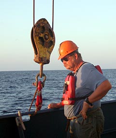  As the sun rose this morning, Bosun Wayne Bailey prepared to recover ABE from its all-night mission mapping the seafloor and seeking hydrothermal plumes. 