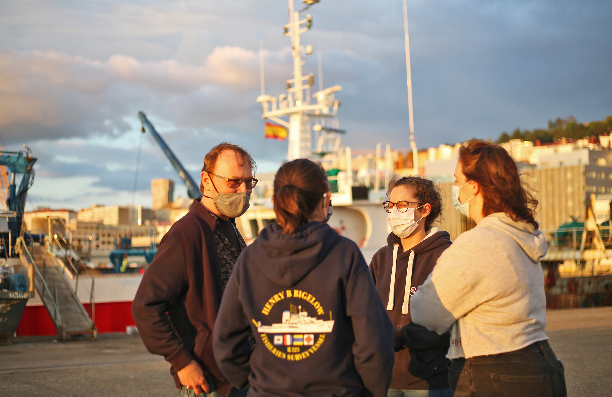 Co-lead scientist Ken Buesseler chats with Helena McMonagle, Laetitia Drago, and Elena Romero on the dock next to the R/V Sarmiento de Gamboa.